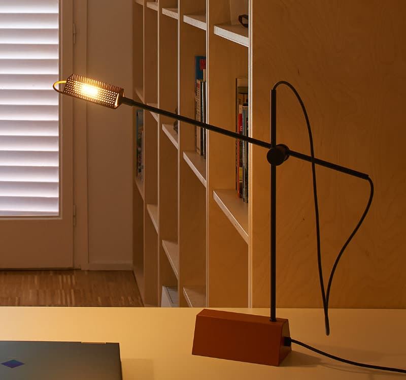 Lámpara de mesa moderna H2 - Imagen 3